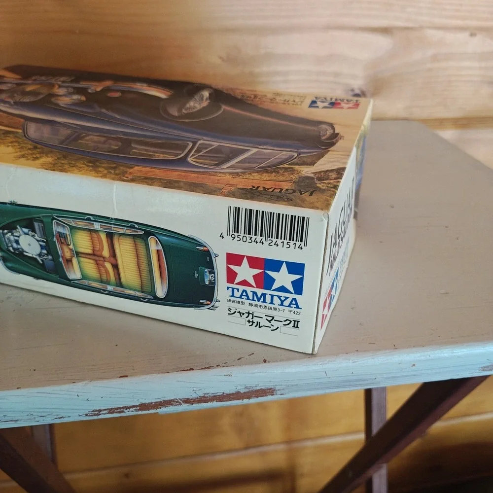 Jaguar MK II Saloon Plastic Model Kit Tamiya 1/24 Scale Open Box Incomplete